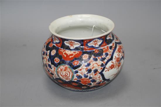 A Japanese Imari jardiniere, height 13.5cm